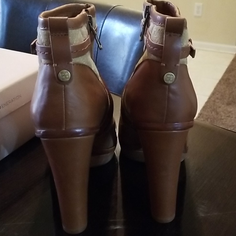 Boots - Picture 6 of 8